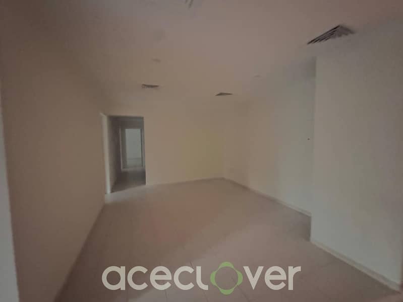 3 BHK with Laundry with Courtyard /Vacant - Image 11