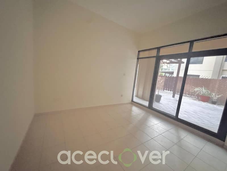 3 BHK with Laundry with Courtyard /Vacant - Image 12