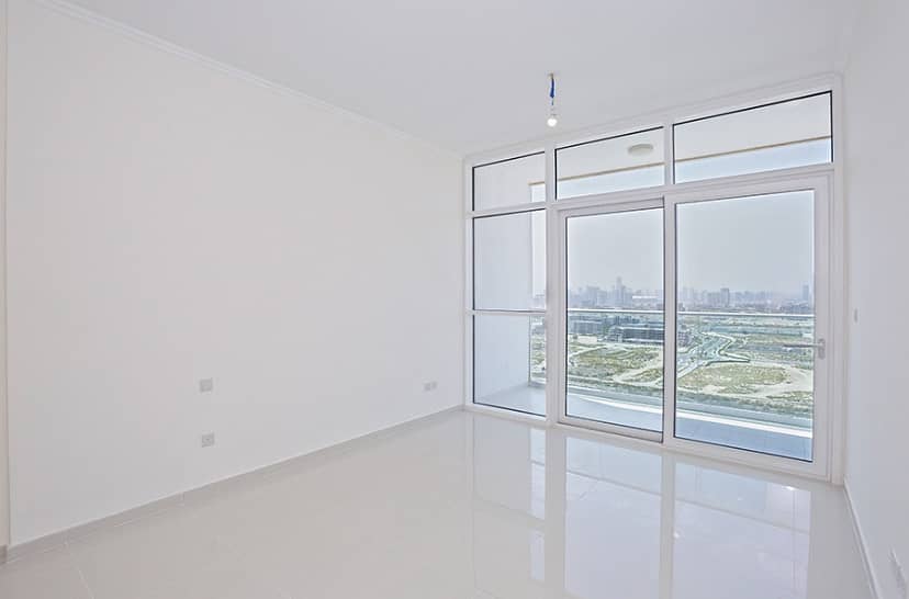 Available! Vacant! Unfurnished Studio!