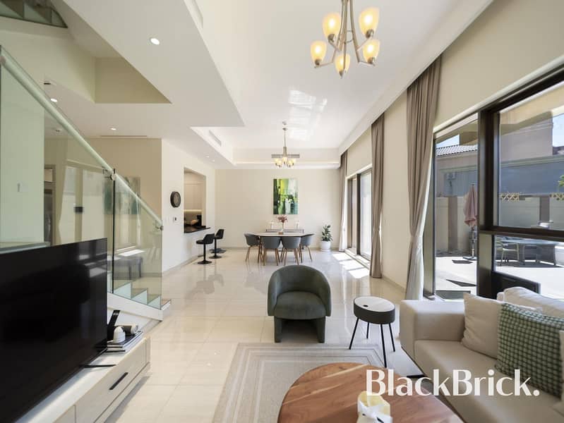 Beautifully extended villa with largest garden