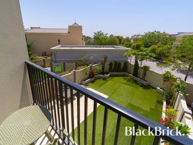 Beautifully extended villa with largest garden