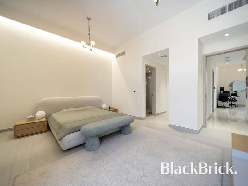 Beautifully extended villa with largest garden - Image 6