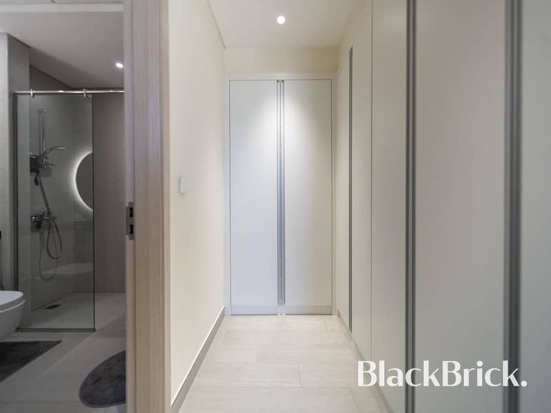 Beautifully extended villa with largest garden - Image 7