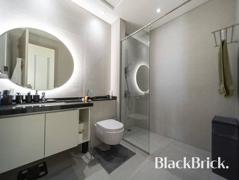 Beautifully extended villa with largest garden - Image 9