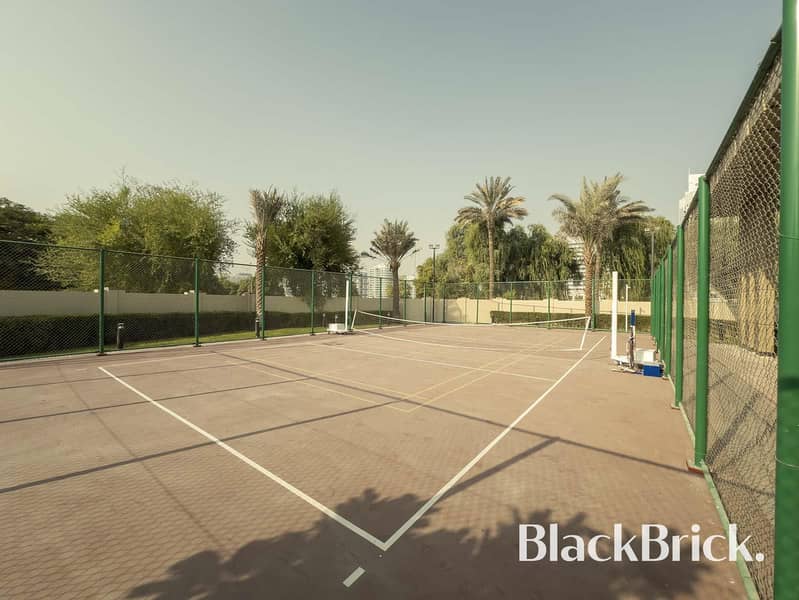 Beautifully extended villa with largest garden - Image 15