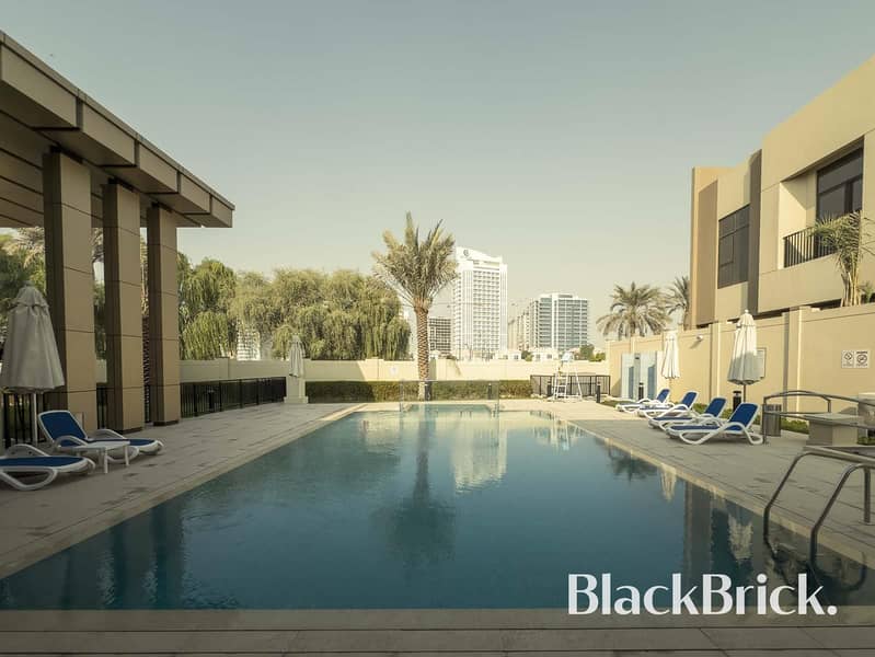 Beautifully extended villa with largest garden - Image 16