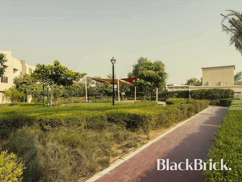 Beautifully extended villa with largest garden - Image 17