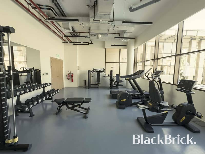 Beautifully extended villa with largest garden - Image 18