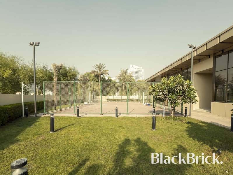 Beautifully extended villa with largest garden - Image 20