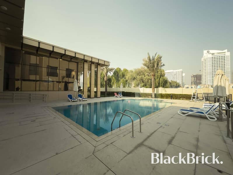 Beautifully extended villa with largest garden - Image 21