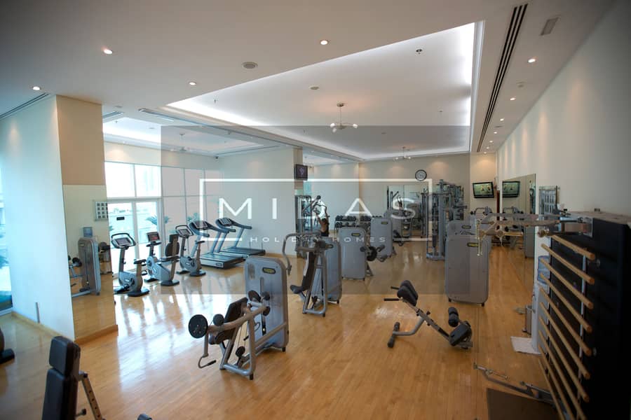 Spacious I Beach Access I Sea View I Near Tram - Image 15