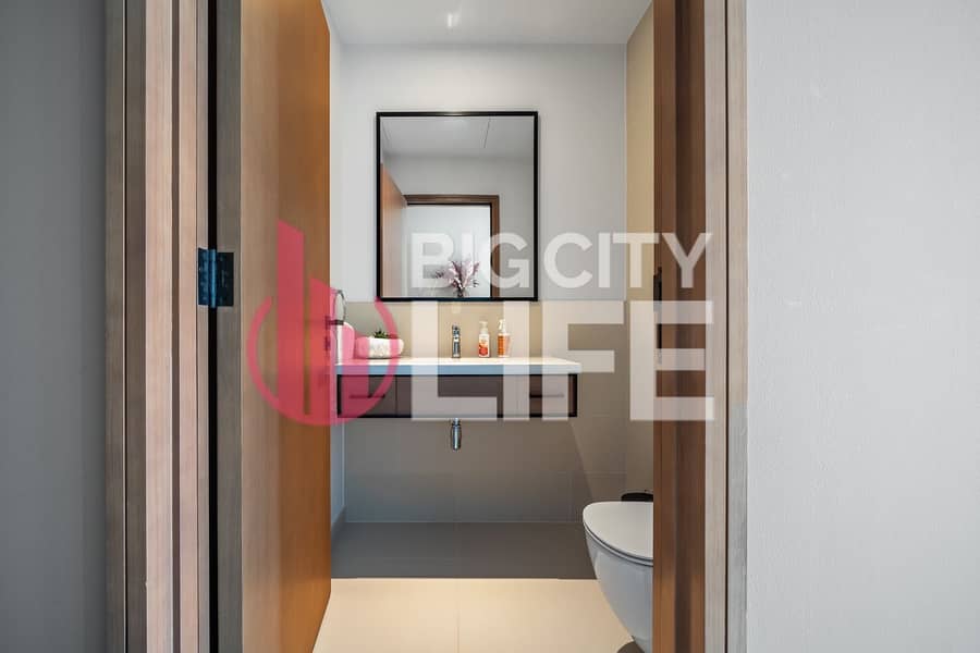 Amazing Water and Yacht Club View ll Fully Furnished & Ready to Move In - Image 9