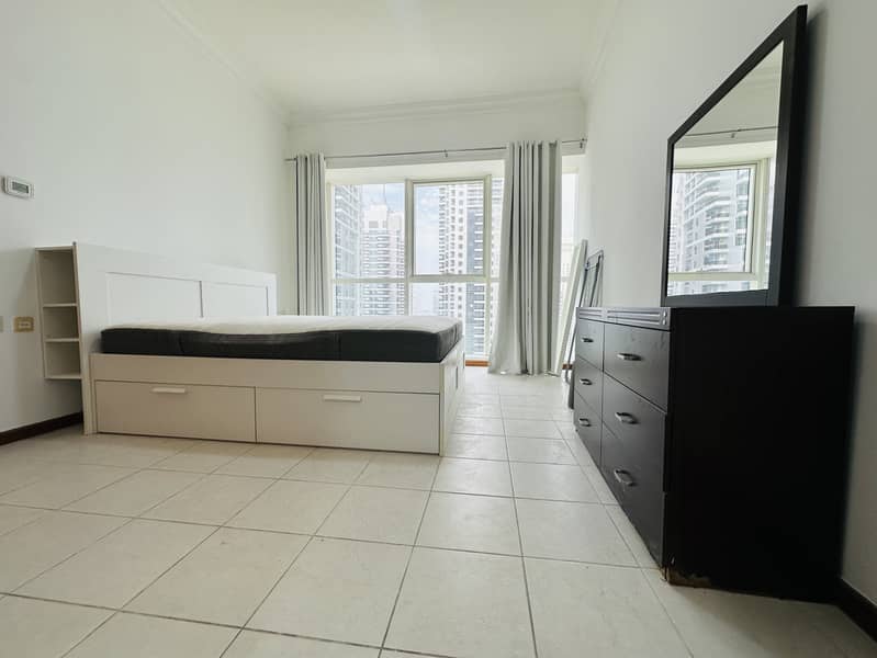 NEAR METRO | VACANT | 1 BEDROOM | FURNISHED