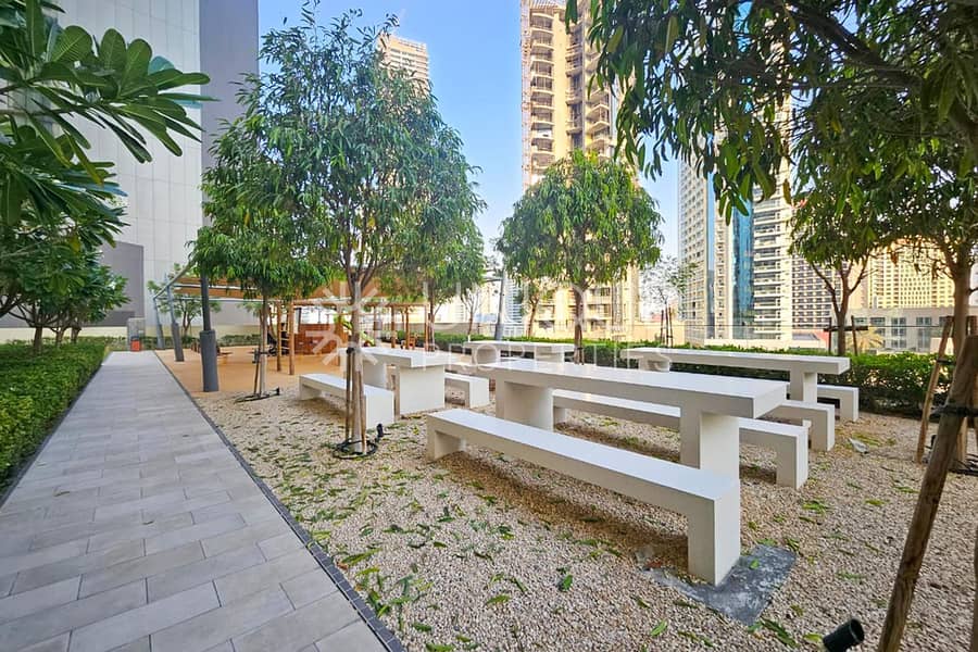 Burj Khalifa View | Fully Furnished | Vacant - Image 16