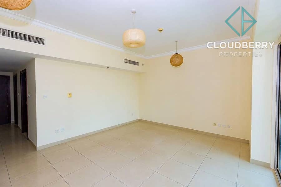 Lake View | Spacious | Ready to Move - Image 12