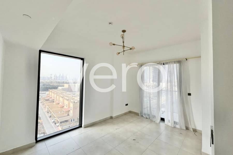 Corner Unit | Top Floor | Low Rise