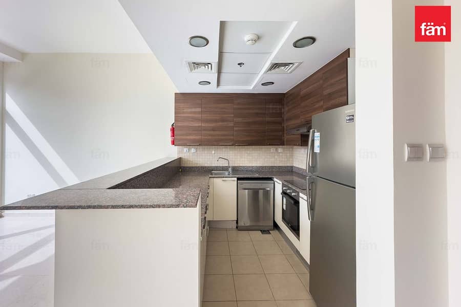 Great Courtyard View | Large Studio - Image 9