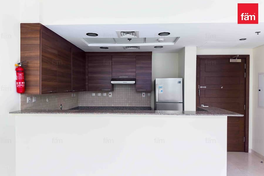 Great Courtyard View | Large Studio - Image 10