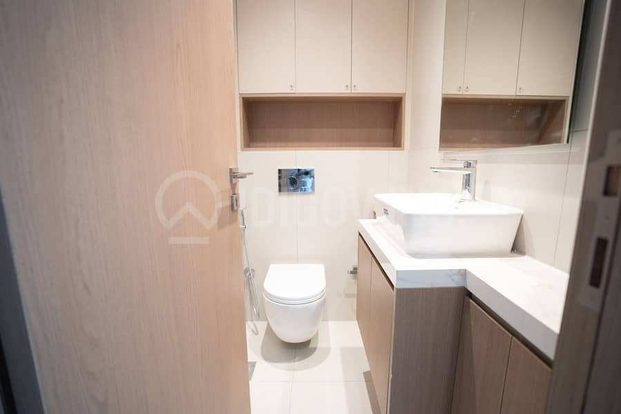 Spacious 2-Bedroom Apartment | High Floor | Closed Kitchen - Image 10