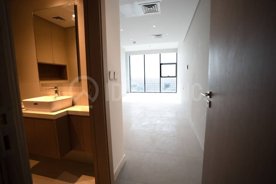 Spacious 2-Bedroom Apartment | High Floor | Closed Kitchen - Image 14