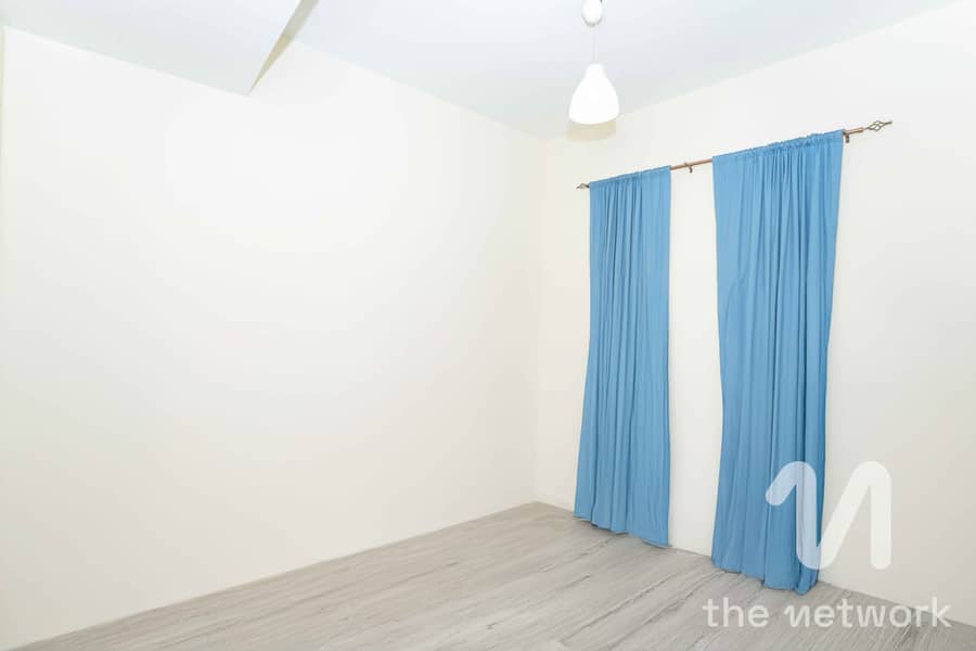 Upgraded Villa | Large Plot | Prime Location - Image 10