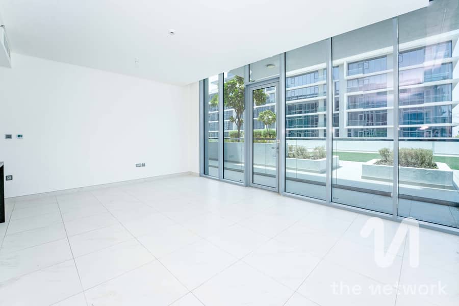 Large Layout | Skyline Views | Full Privacy