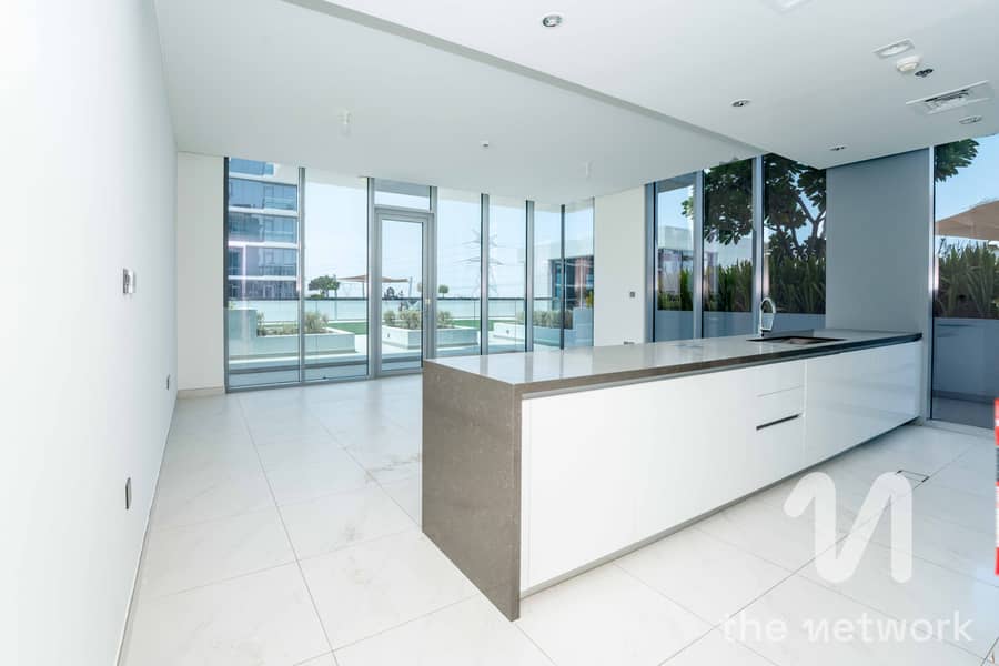 Large Layout | Skyline Views | Full Privacy