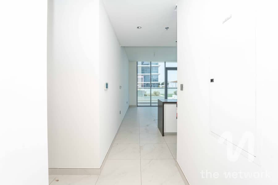 Large Layout | Skyline Views | Full Privacy - Image 12