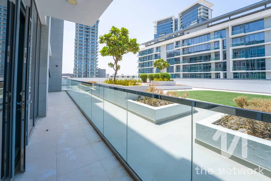 Large Layout | Skyline Views | Full Privacy - Image 15