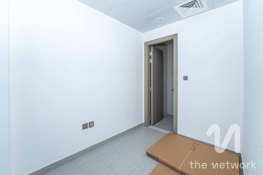 Large Layout | Skyline Views | Full Privacy - Image 17