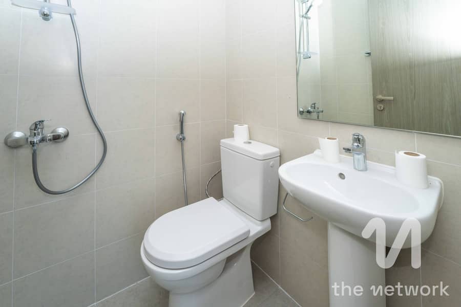 Large Layout | Skyline Views | Full Privacy - Image 18