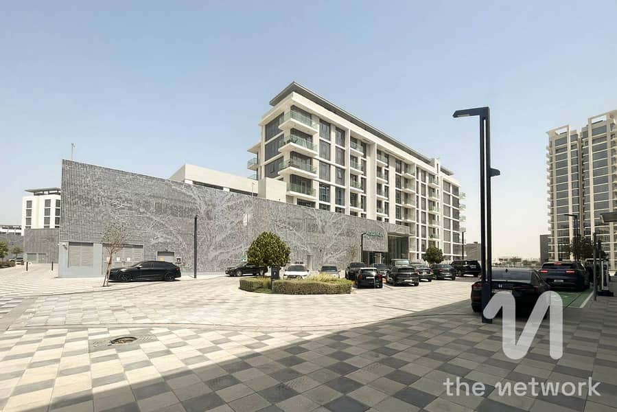 Large Layout | Skyline Views | Full Privacy - Image 19