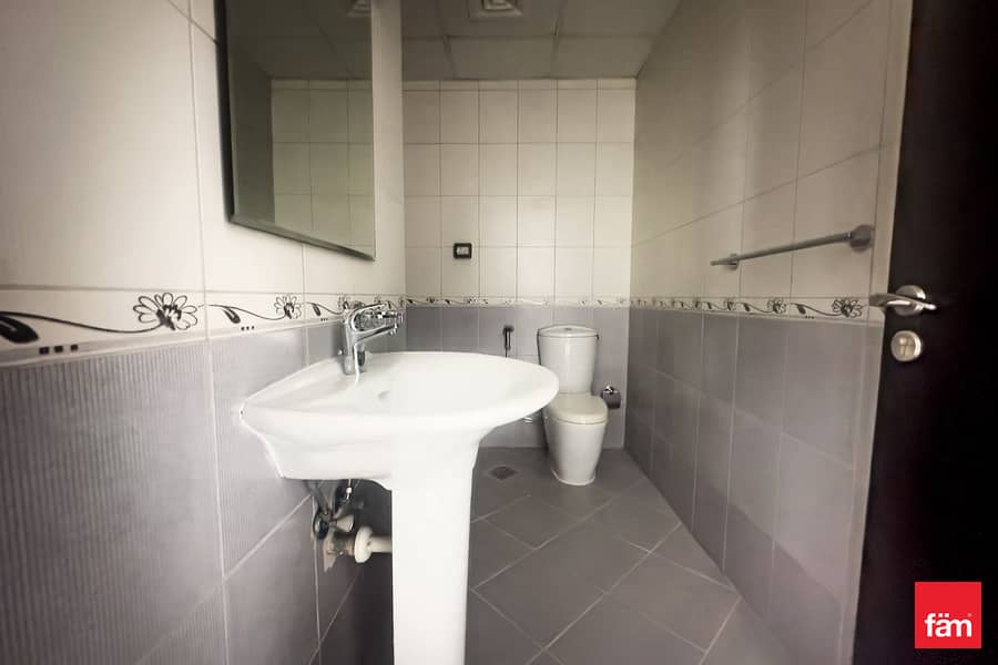 Vacant And Ready /Motivated Owner - Image 11