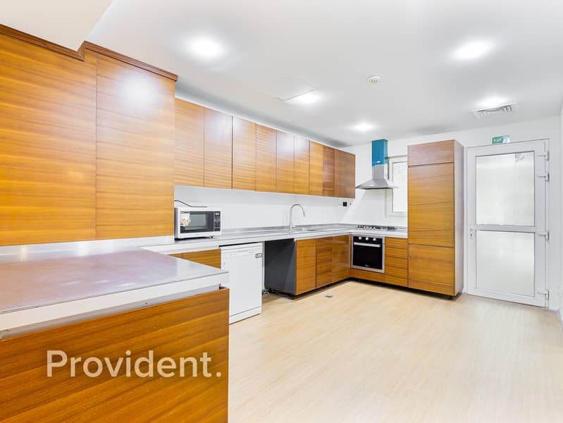 Furnished | Vacant | Huge Garden | Premium Villa - Image 6