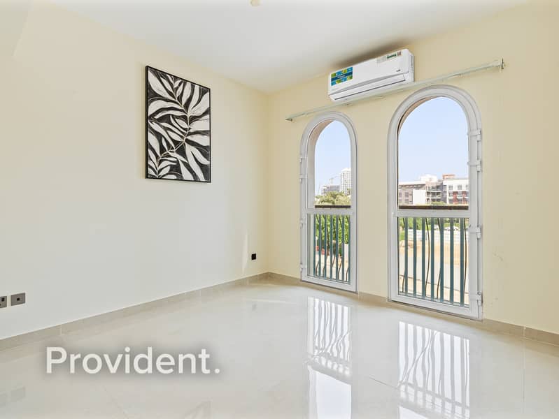 Furnished | Vacant | Huge Garden | Premium Villa - Image 11