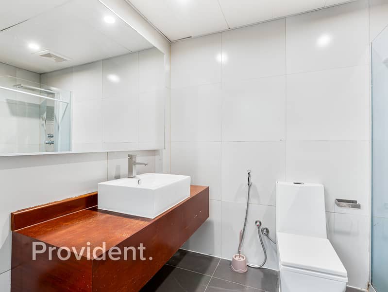 Furnished | Vacant | Huge Garden | Premium Villa - Image 12