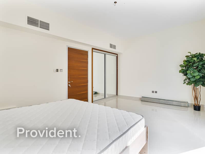 Furnished | Vacant | Huge Garden | Premium Villa - Image 13