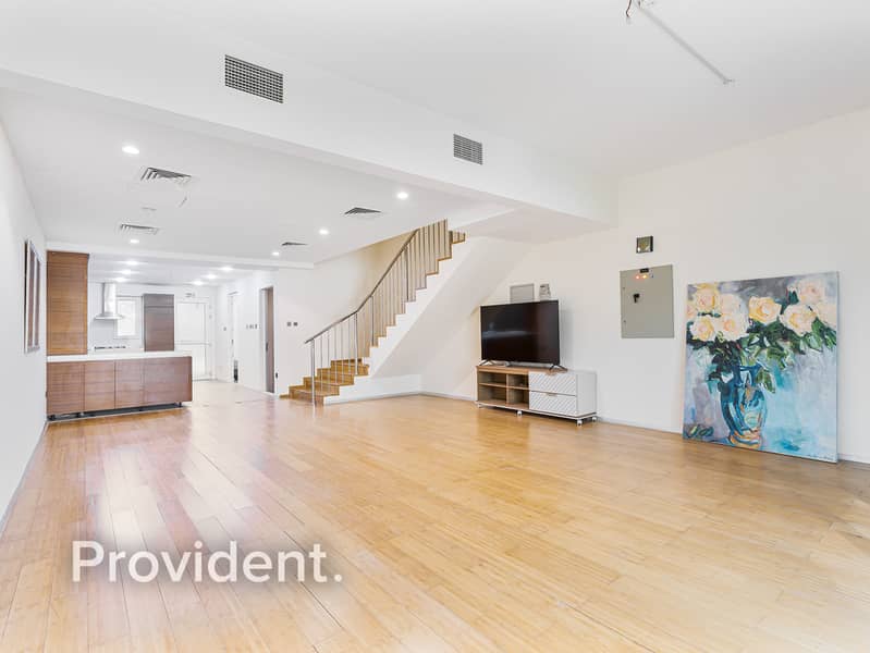 Furnished | Vacant | Huge Garden | Premium Villa - Image 23