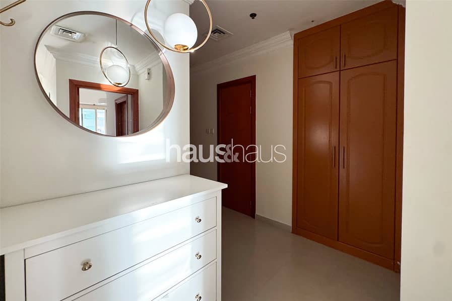 Balcony | Close To Metro | Vacent - Image 7