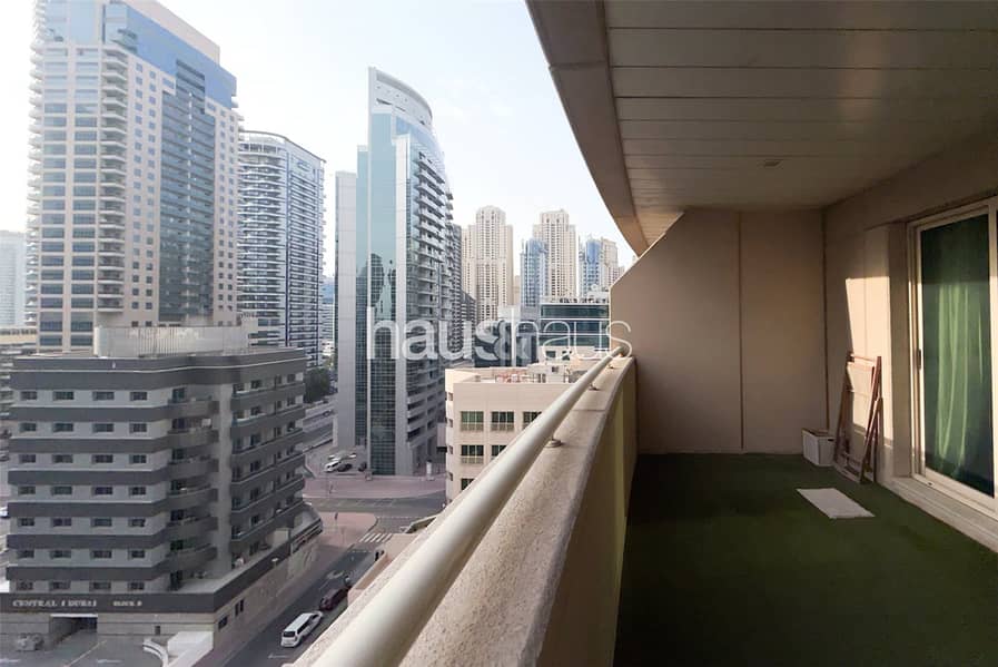 Balcony | Close To Metro | Vacent - Image 9