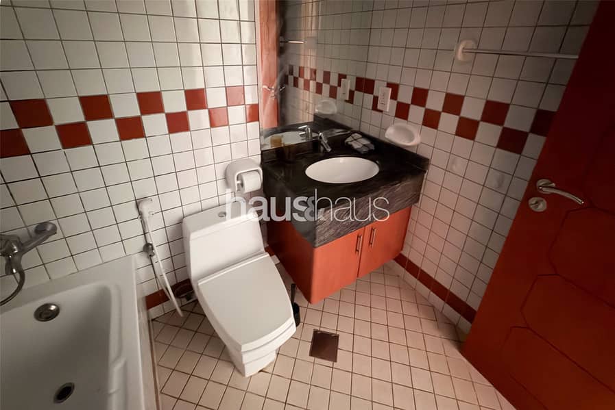 Balcony | Close To Metro | Vacent - Image 10