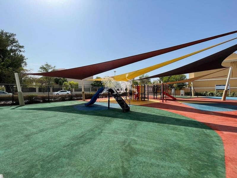 Large 2 BR Opposite Park Attractive Price - Image 15