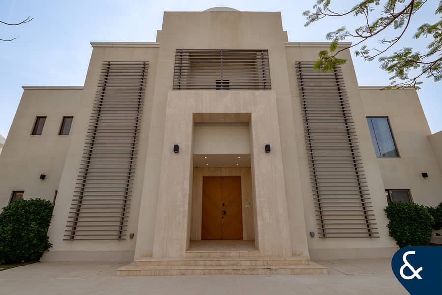 Fully Upgraded | 6 Bedroom Beachfront Villa