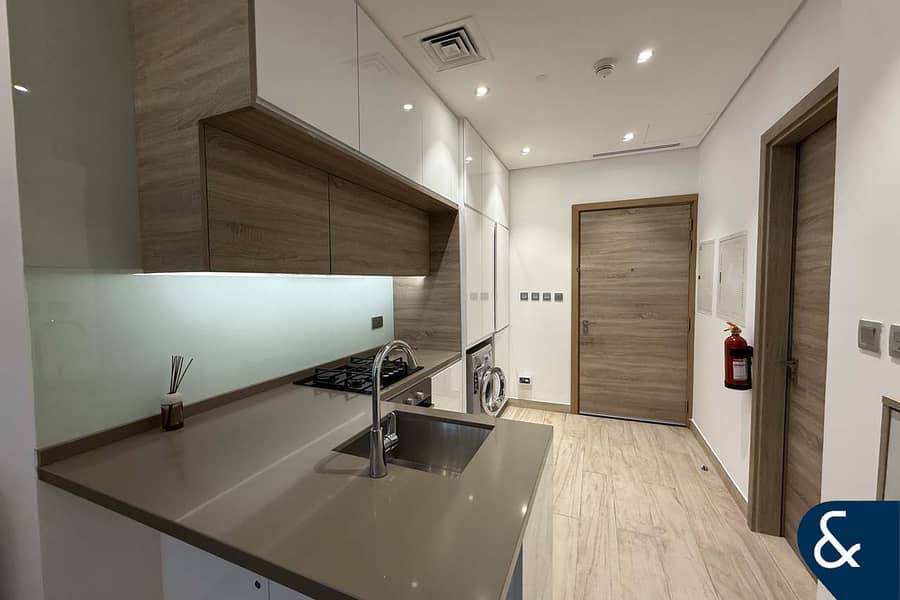 1 Bed | Upgraded | Biggest Layout | Furnished