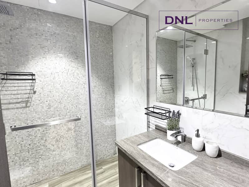 FULLY FURNISHED | DIRECT CANAL VIEW | SPACIOUS - Image 11