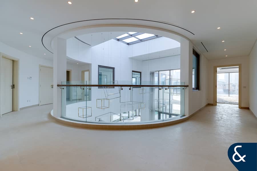 Fully Upgraded | 6 Bedroom Beachfront Villa