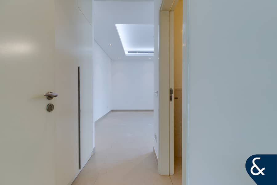 Fully Upgraded | 6 Bedroom Beachfront Villa - Image 6