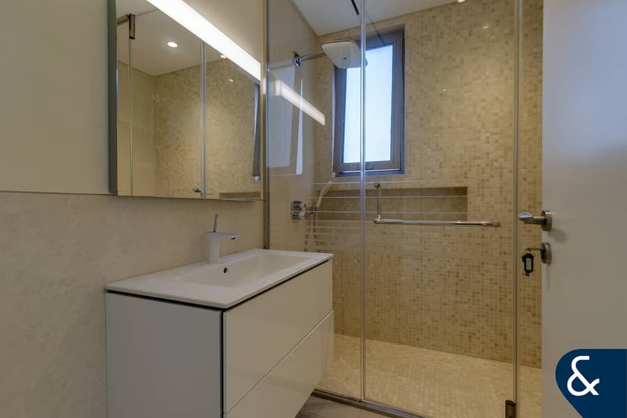 Fully Upgraded | 6 Bedroom Beachfront Villa - Image 7