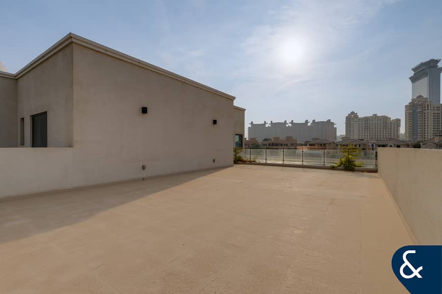 Fully Upgraded | 6 Bedroom Beachfront Villa - Image 12