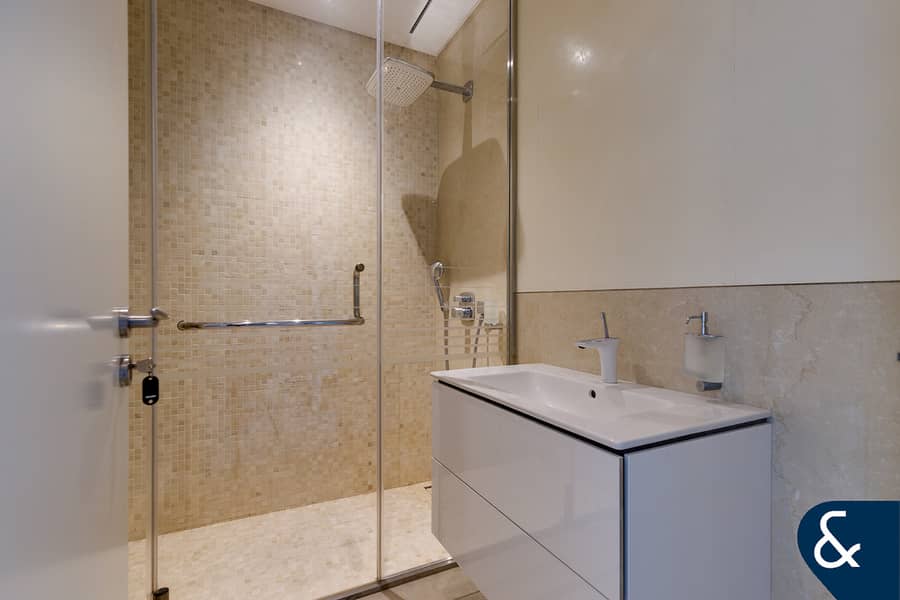 Fully Upgraded | 6 Bedroom Beachfront Villa - Image 14